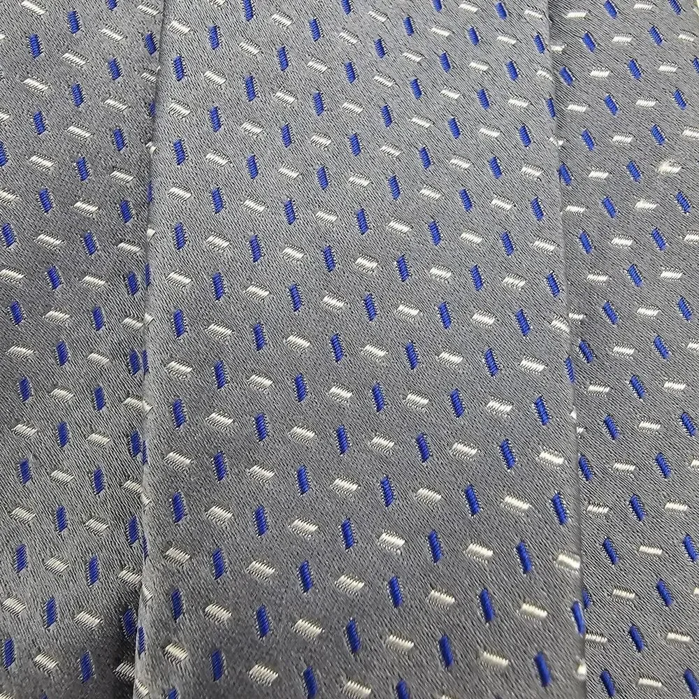 Mens Necktie Geoffrey Beene Tie Silver, Size 58in x 3.5 100% Silk suit Vintage